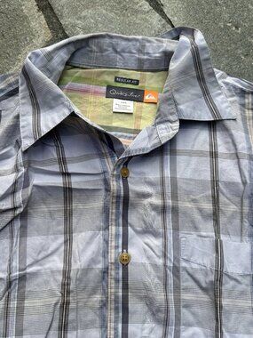 Quiksilver Button Up Short Sleeve Shirt Mens Large Gray Plaid Skater Jaquard